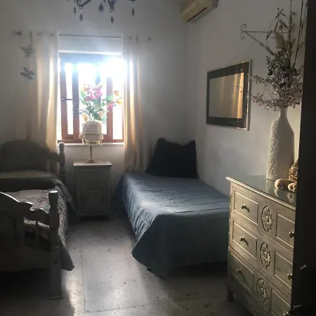 Private In Central Area * Пемброк